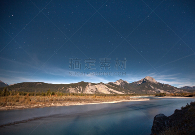 星星,夜晚,天空,山,水,洛矶山脉,水平画幅,主干路,阿尔伯塔省,旅行者