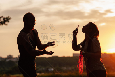 伴侣,自然,吹泡泡,概念,天空,留白,旅行者,仅成年人,青年人,泡泡