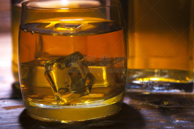 威士忌,背景,木制,玻璃杯,冰块,睡帽,威士忌酒杯,调酒师,白兰地,琥珀