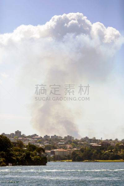留白,火,烟,背景,在上面,伦敦城,垂直画幅,水,天空,云