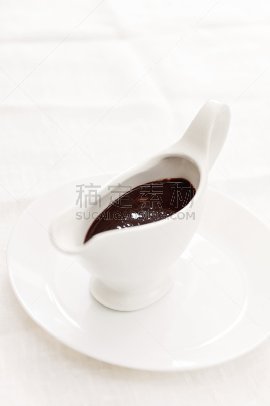 酱油壶,白色,瓷器,白色背景,桌布,巧克力沙司,餐具,垂直画幅,褐色,无人