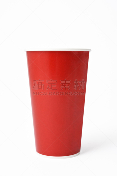一次性杯子,一次性物品,白色背景,红色,小酒杯,分离着色,纸咖啡杯,黑咖啡,垂直画幅,正面视角