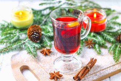 热甜红酒,蜡烛,新年前夕,嫩枝,玻璃杯,背景,花环,羊毛帽,葡萄酒,新的