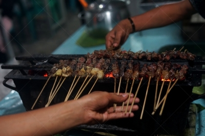 格子烤肉,沙嗲,肉,煤,食品,超级市场,街道,小贩,水平画幅,夜晚