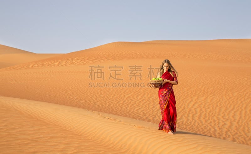 纱丽,女人,红色,empty quarter,沙特阿拉伯,天空,美,水平画幅,沙子,美人