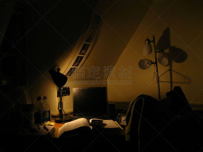 夜晚,核对时间,挑灯夜谈,宿舍,台灯,学校公寓,技术,图像,书桌,笔记本电脑