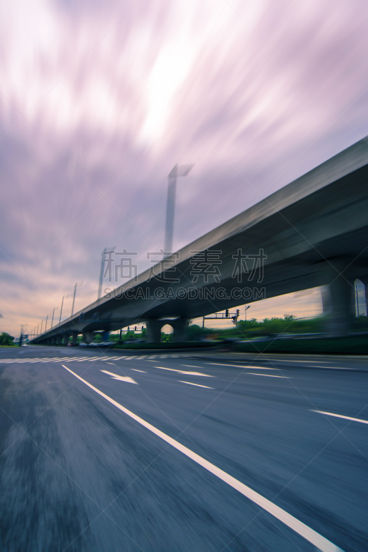 活力,迅速,汽车,背景,垂直画幅,天空,未来,郊区,无人,陆用车