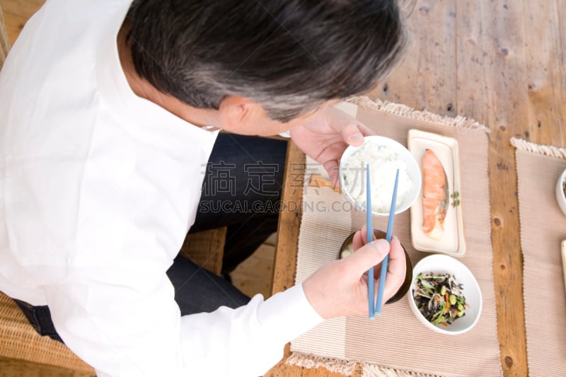 老年男人,早餐,白米,桌子,水平画幅,银色,日本,膳食,人,仅男人