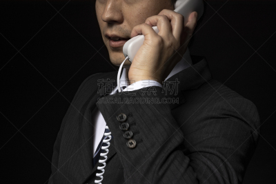男人,男性,日本人,黑色背景,市场营销,白领,公司企业,成年的,人的嘴,商务