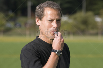 口哨,裁判,足球服,团体性运动,吹口哨,体育工作者,水平画幅,职权,足球运动,人