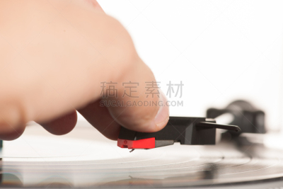 唱片,留声机的拾音臂,磁铁,留声机,自动点唱机,桌子,水平画幅,进行中,聚会的音乐主持人