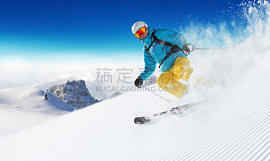 滑雪坡,速降滑雪,滑雪运动,越野赛跑,天空,水平画幅,户外,安全帽,运动头盔,青年人