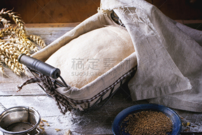烤面包,校对,孜然,桌子,水平画幅,酵母,木制,蛋糕,烘焙糕点,膳食