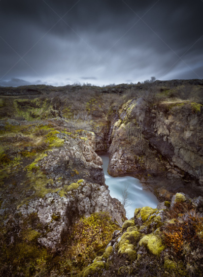 冰岛国,河流,生气,垂直画幅,水,西峡湾区,瀑布,无人,苔藓,hraunfossar