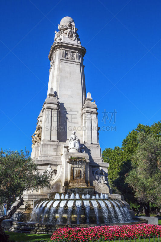 Cervantes Monument,垂直画幅,纪念碑,水,天空,旅游目的地,建筑,无人,喷泉