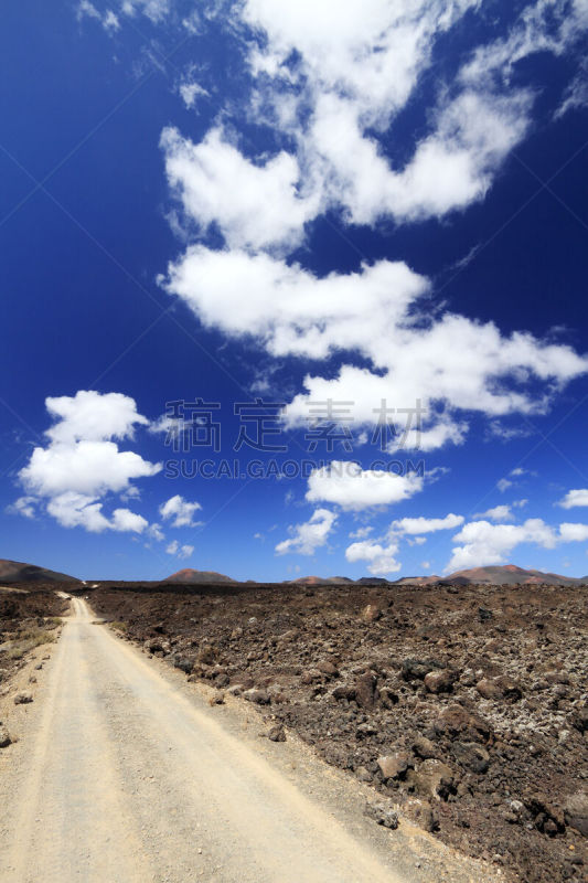 路,timanfaya national park,兰萨罗特岛,垂直画幅,山,无人,火山地形,大西洋群岛,户外,云景