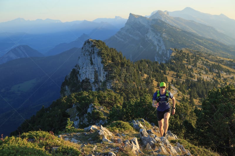 the vercors,越野赛跑,法国,山,自然保护区,休闲活动,水平画幅,夏天,白人,运动员