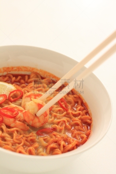 面条,叻沙,虾,食品,筷子,碗,白色背景,香料,健康食物,垂直画幅