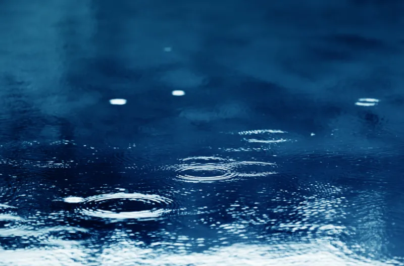 雨 圆形 水坑 背景 雨滴 泡泡 水 留白 暴风雨 平视角图片素材下载 稿定素材 雨 圆形 水坑 背景 雨滴 泡泡 水 留白 暴风雨 平视角图片素材下载 稿定素材