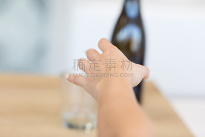 瓶子,手,女性,修改系列,沟脑珊瑚,匿名戒毒会,无意识的,伸手,酗酒
