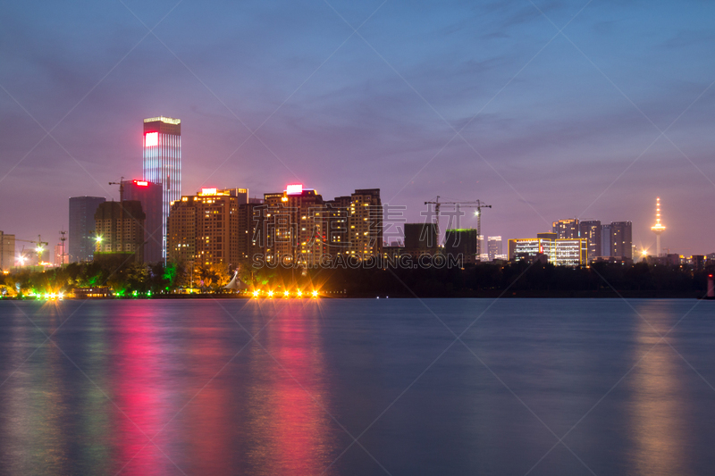 夜晚,城市,建筑外部,水,天空,水平画幅,无人,曙暮光,户外,湖