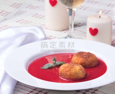 米饭炸肉饼,草莓,汤,炸丸子,开胃品,奶油,果汁,夏天,甜点心,球体