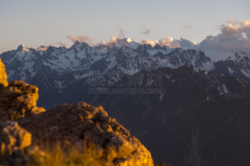 瑞士阿尔卑斯山,天空,水平画幅,雪,无人,夏天,户外,草,云景,明亮