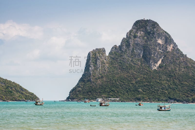 拖捞船,停泊的,山,海洋,海岸线,抓升钩,长尾船,水,天空,水平画幅