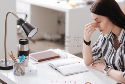 拿着,手指,人的鼻子,办公室职员,琴码,窦炎,不舒服,不卫生的,领导能力,半身像