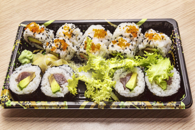 盒子,选择对焦,快餐店,上菜,日本食品,寿司卷,精神振作,餐具,鱼子酱,水平画幅