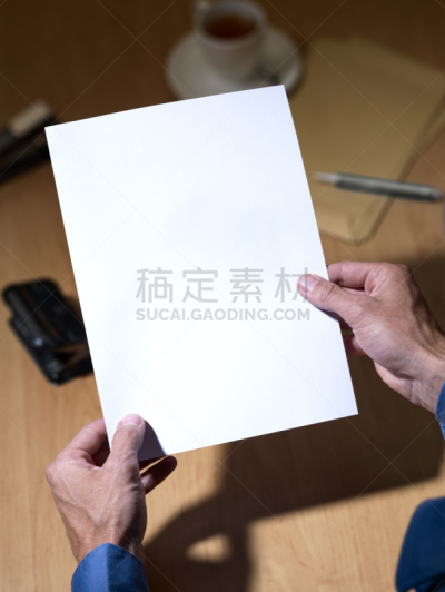 手,拿着,信函,垂直画幅,正面视角,留白,表格,文档,看,空的