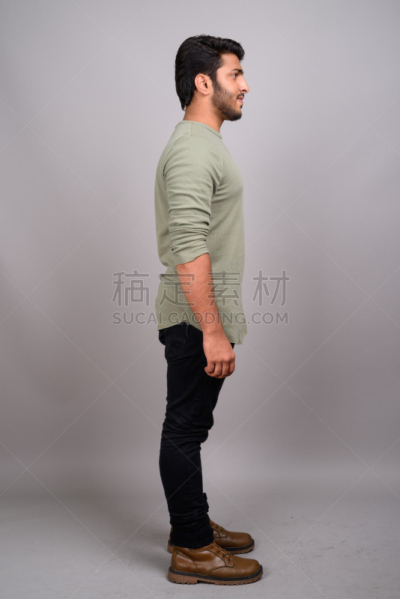影棚拍摄,印度人,青年人,健美身材,灰色背景,男人,男性美,三节长套筒,侧面像,胡茬