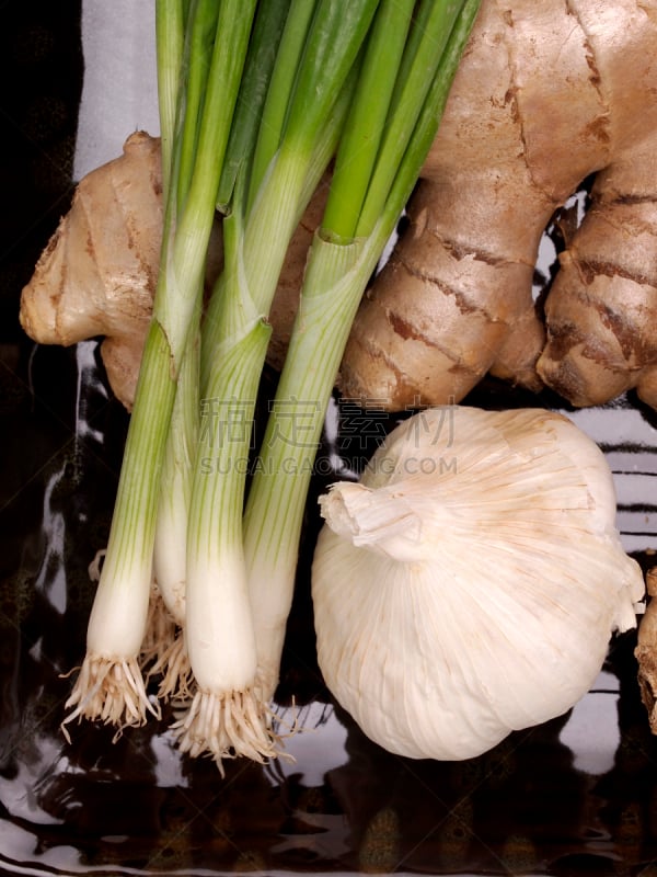 法餐调味蔬菜,调味品,垂直画幅,饮食,葱,无人,生食,大蒜,生姜,健康食物