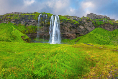 水,水滴,彩虹,seljalandsfoss waterfall,天空,水平画幅,山,瀑布,夏天,户外