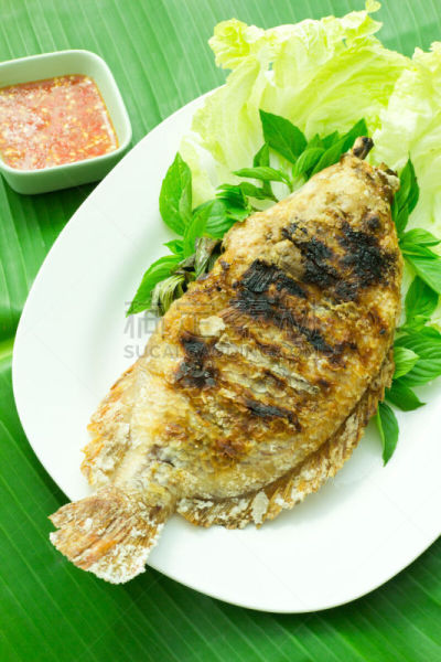 鱼类,泰国食品,格子烤肉,盘子,食盐,罗非鱼,柠檬草,垂直画幅,膳食,海产