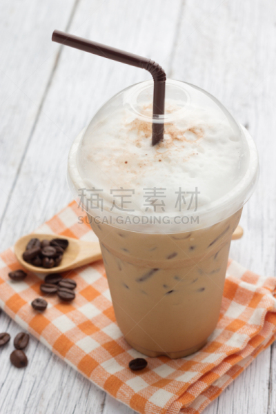 星冰乐,牛奶巧克力,垂直画幅,烤咖啡豆,奶昔,奶油,鸡尾酒,含酒精饮料,夏天,饮料