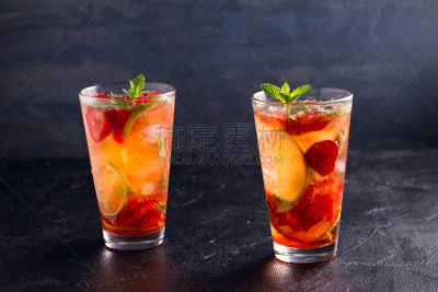 鸡尾酒,夏天,莫吉托,酸橙,草莓,浆果,薄荷,水,水平画幅,无人