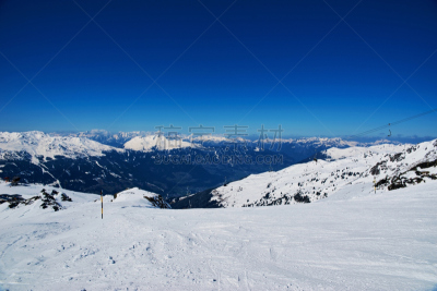 冬天,滑雪雪橇,障碍滑雪赛,天空,度假胜地,休闲活动,水平画幅,雪,无人