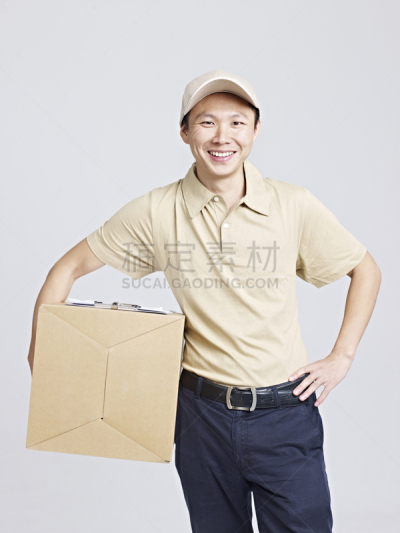 递送人员,青年人,影棚拍摄,注视镜头,挨家挨户推销的人,一夜邮寄,两手叉腰,邮政工作人员,海上运输,垂直画幅