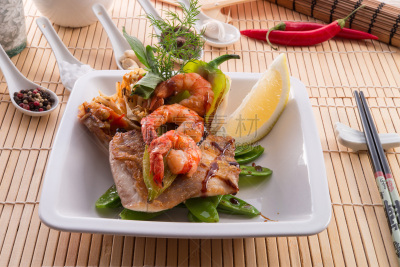 鱼类,蔬菜,虾,鲽,罗非鱼,方便食品,扇贝,餐具,留白,胡瓜