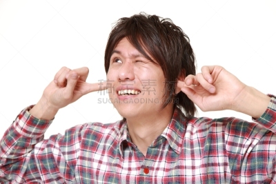 噪声,日本人,男人,青年人,悲痛,非礼勿听,电视静音,人的耳朵,水平画幅,情绪压力