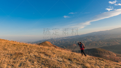山顶,持杖健走,流动的行人,地形图,地平面,悬崖,徒步旅行,天空,旅行者,仅成年人