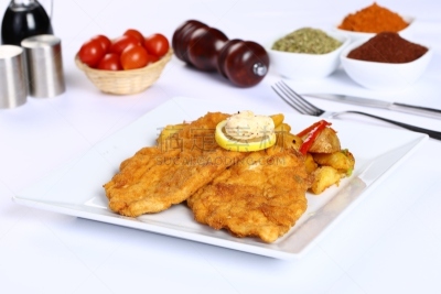 炸猪排,鱼类,格子烤肉,海产,柠檬,火鸡肉,晚餐,炸薯条,书桌,鸡肉