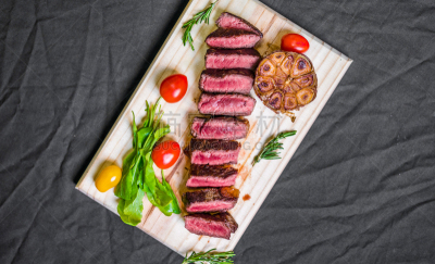 招牌牛排,肉,蔬菜,西冷牛排,黑色背景,赫里福牛,赫里福德,奇米丘里辣酱,神户,阿伯丁安格斯牛