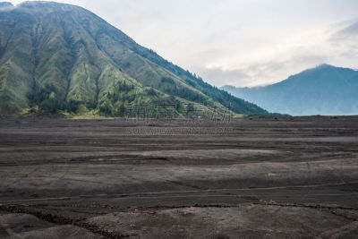 婆罗摩火山,在下面,看风景,云,塞梅鲁火山,滕格尔火山,bromo-tengger-semeru national park,东爪哇,爪哇,水平画幅