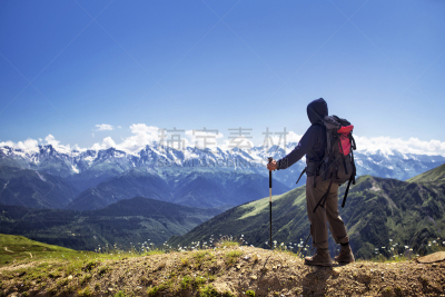 山,徒步旅行,登山杖,天空,休闲活动,夏天,湖,仅男人,不看镜头,仅成年人