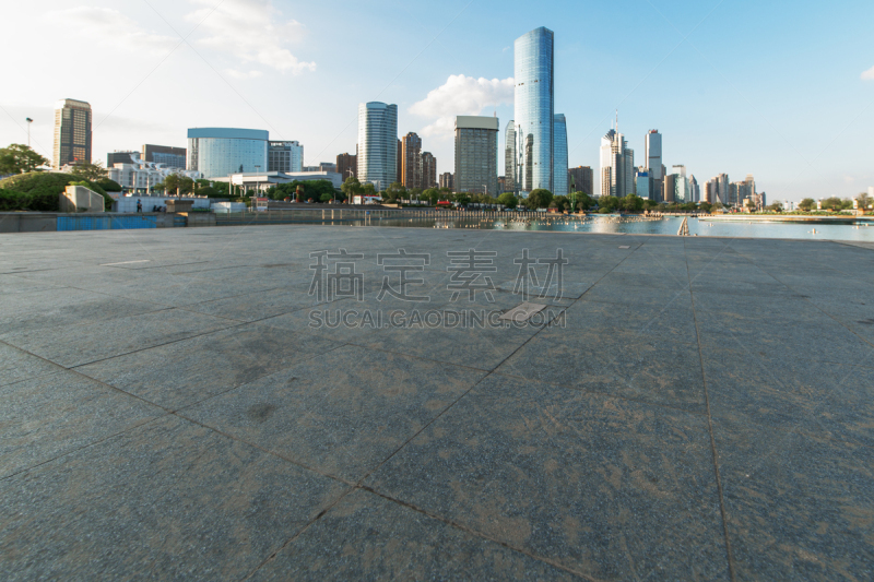 城市天际线,混凝土,空的,建筑外部,方形画幅,全景,室内地面,天空,留白,用栅木板阻断