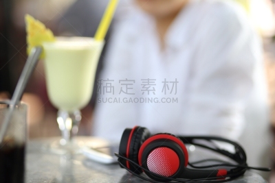 河内,音乐,青年女人,水平画幅,无人,便携式信息设备,夏天,户外,还剑湖,越南