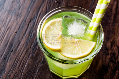 山多利,鸡尾酒,冰块,柠檬,苹果马提尼,白兰瓜,马提尼,特其拉,玛格丽特,芹菜
