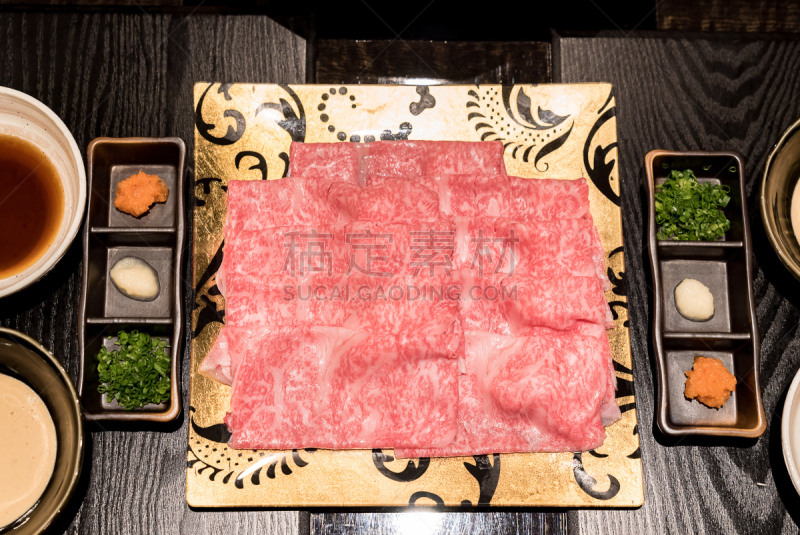 牛肉,炖品,寿喜烧,涮涮锅,日式火锅菜,豆腐,日本食品,餐具,水平画幅,传统